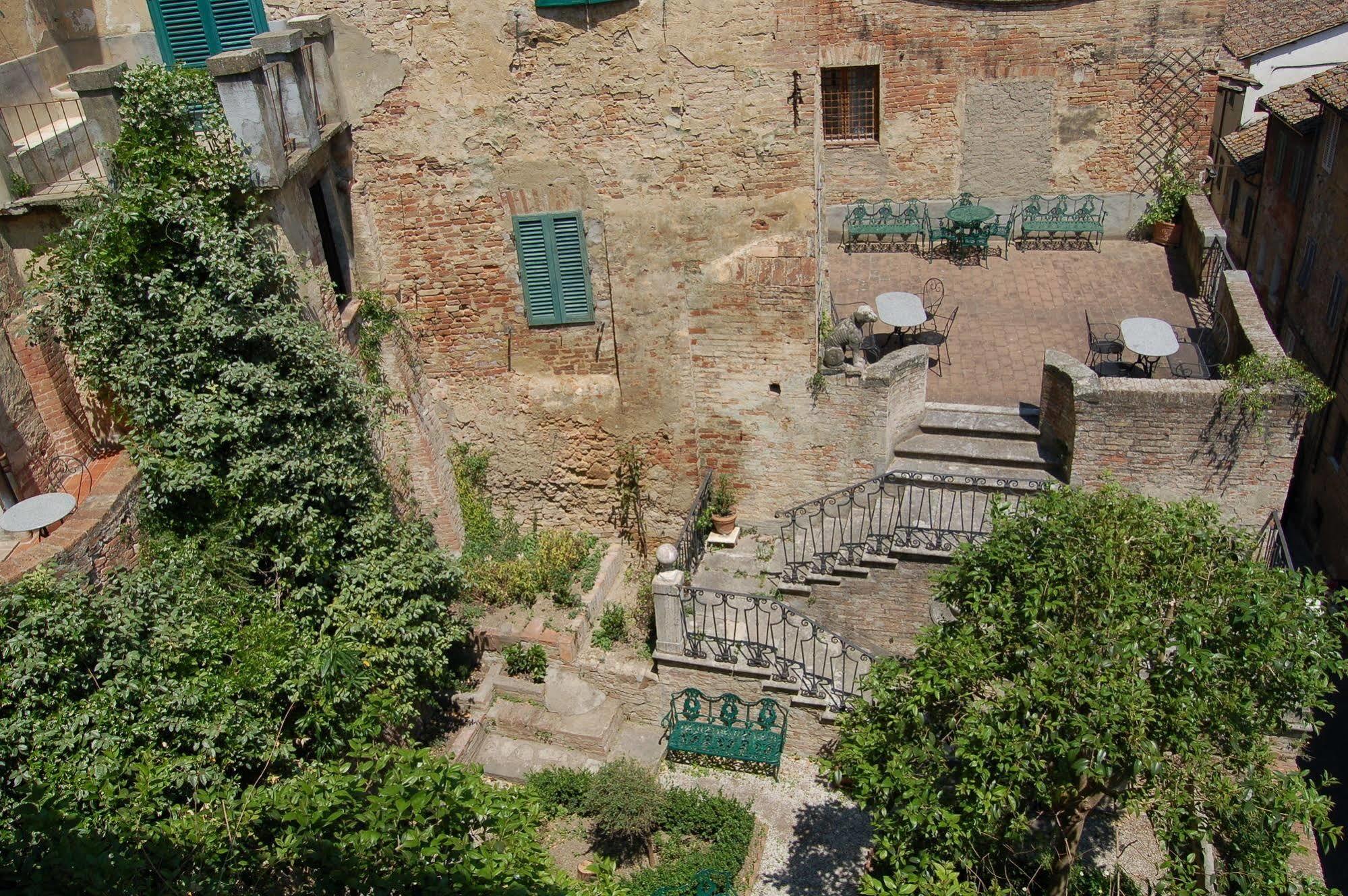 Bnb Residenza D Epoca Il Casato Siena Eksteriør billede
