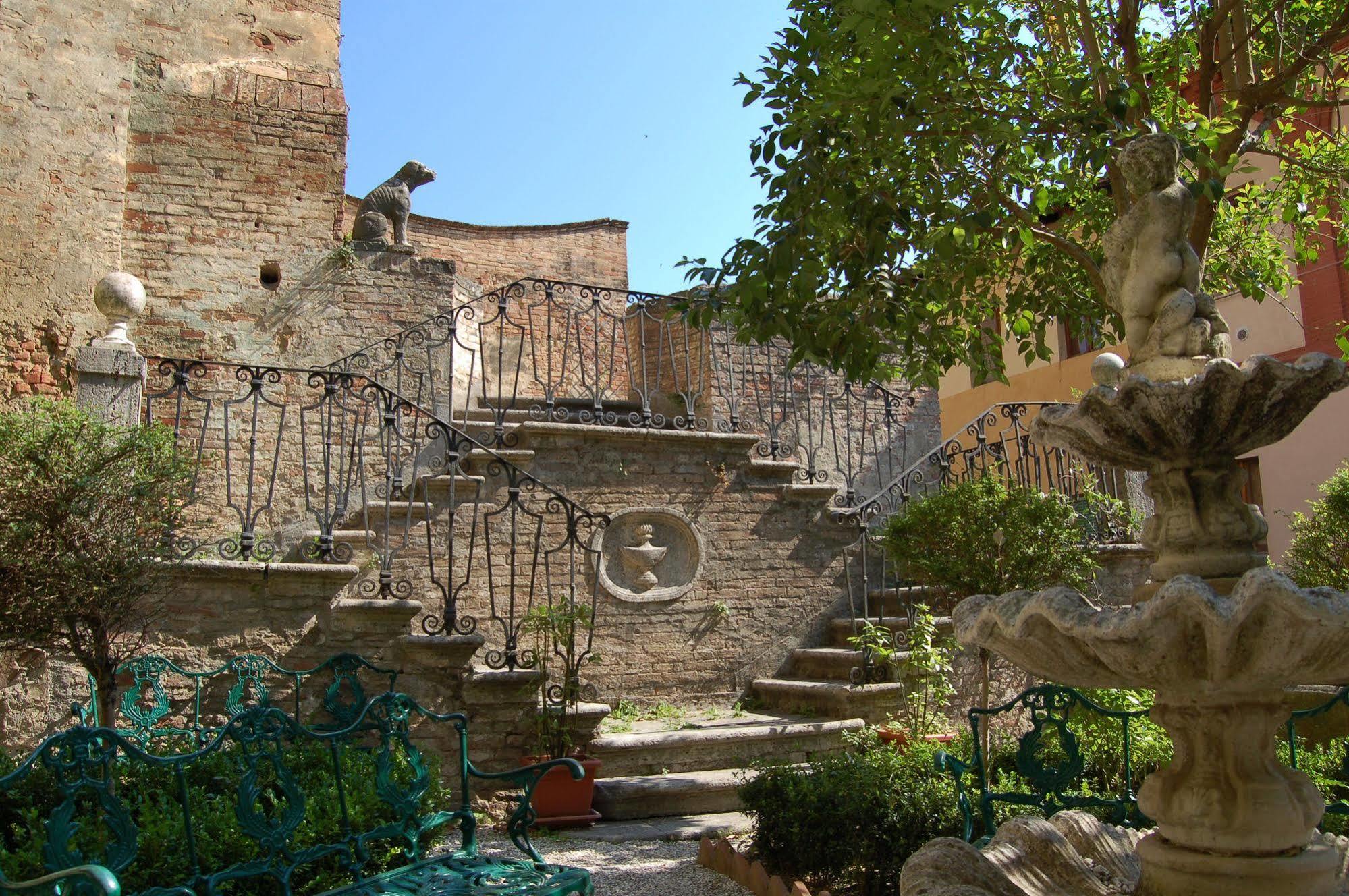 Bnb Residenza D Epoca Il Casato Siena Eksteriør billede