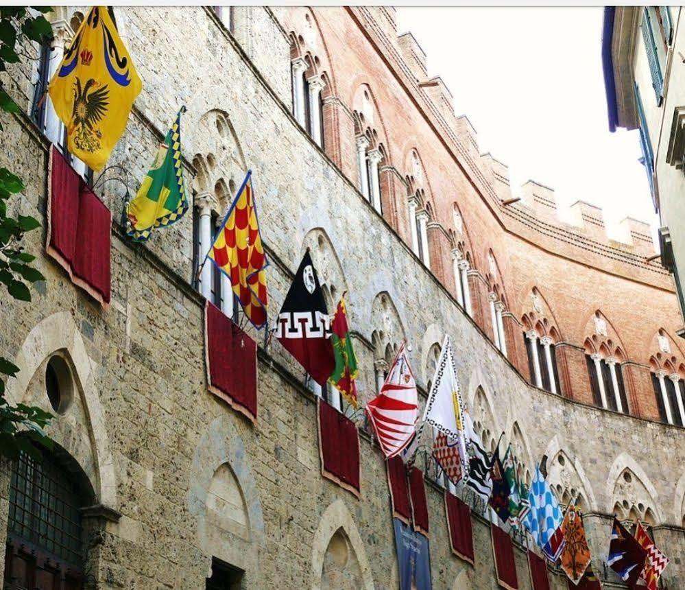 Bnb Residenza D Epoca Il Casato Siena Eksteriør billede